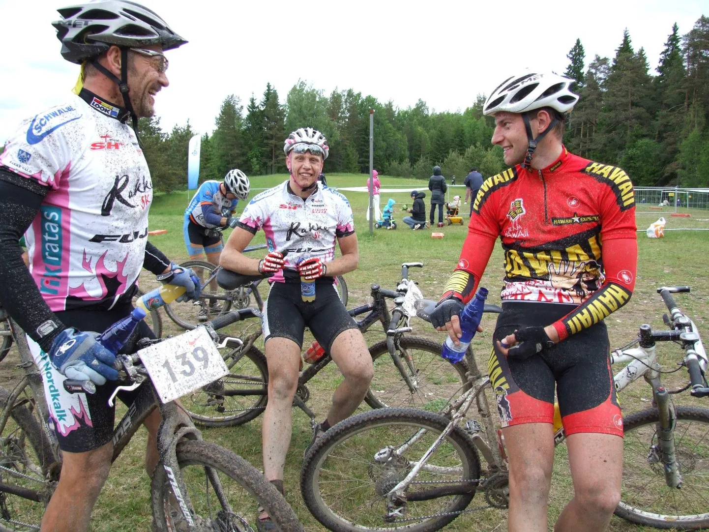 Virulased Tiit Shumanov(vasakul), Siim Eilo ja Siim Holtsmann pärast Tallinna maratoni läbimist.