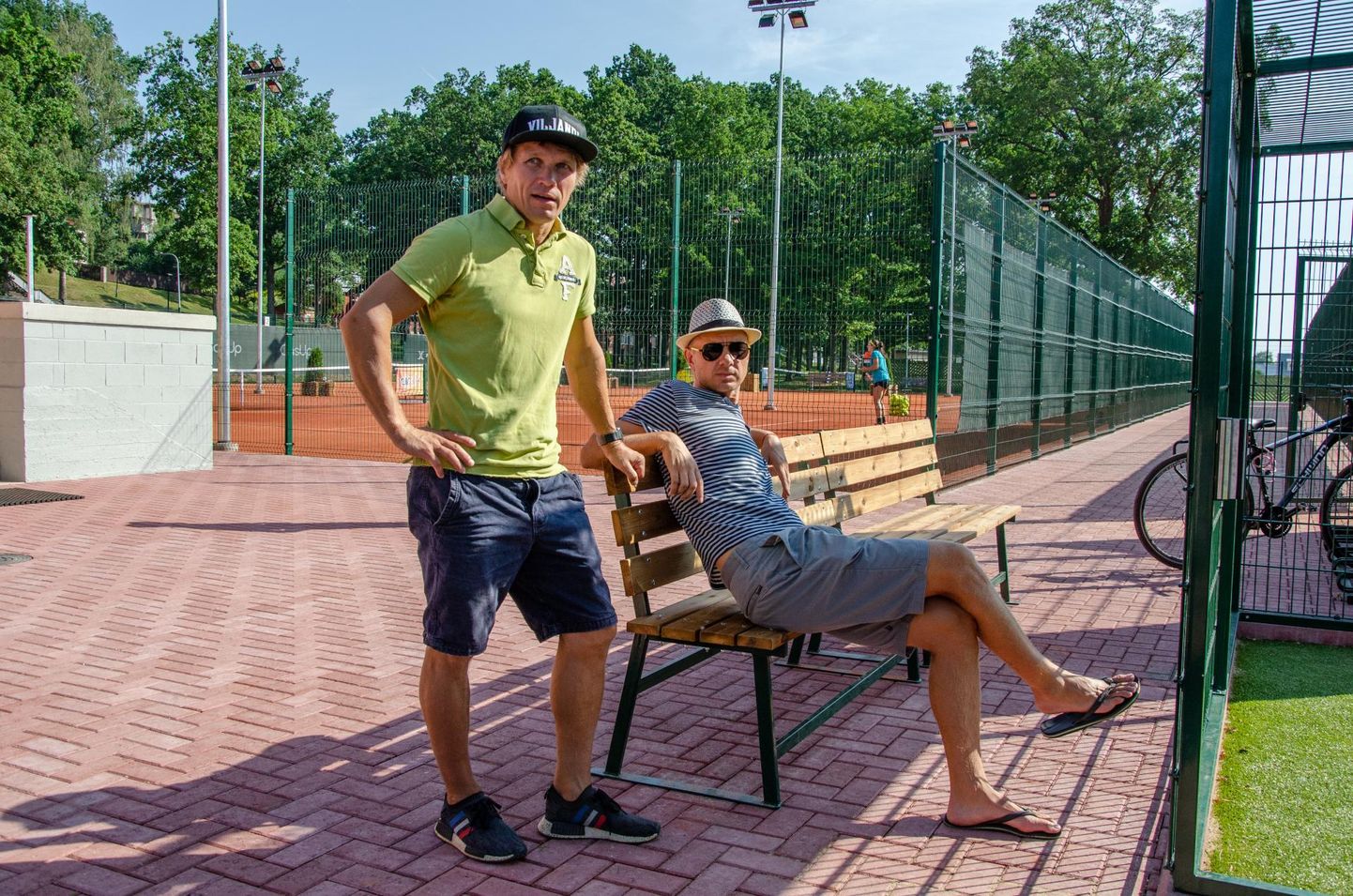 Kaks peamist Viljandi tennisekeskuse renoveerimise eestvedajat olid ettevõtja ja spordientusiast Mark Orav (vasakul) ja treener Ott Ahonen. Nende sõnul loob värske sisu ja kuue saanud keskus uusi võimalusi kogu järveäärsele piirkonnale.