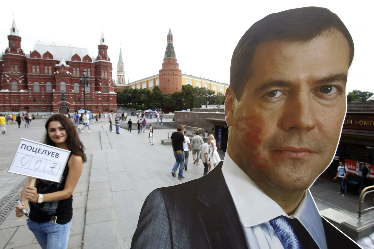 Papist Dmitri Medvedev Punasel väljakul