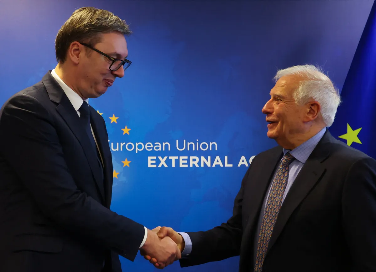 Президент Сербии Александр Вучич и глава внешнеполитического ведомства Европейского союза Жозеп Борель встречаются в Брюсселе, Бельгия, 27 февраля 2023 года.