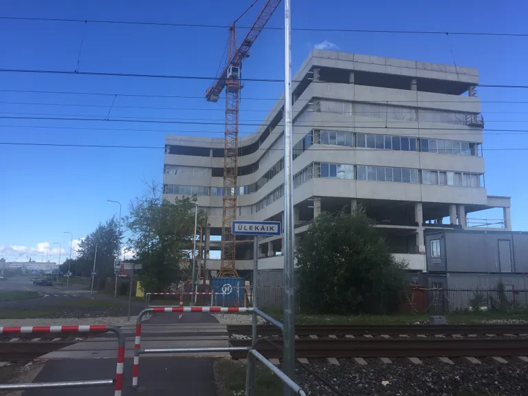 2015. aasta novembris suleti Veerenni raudteeülesõit autodele ning alles jäi ülekäik jalakäijatele. Ühtlasi kaotati rongi lähenemisest teavitavad signaaltuled.