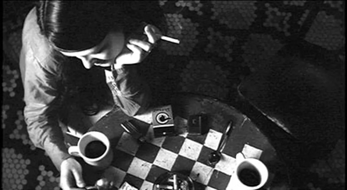 KAFIJA UN CIGARETES (COFFEE AND CIGARETTES) Džims Džārmušs, ASV, 2003