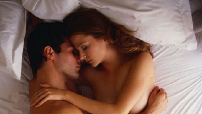 Как вести себя в постели с мужчиной: советы и секреты