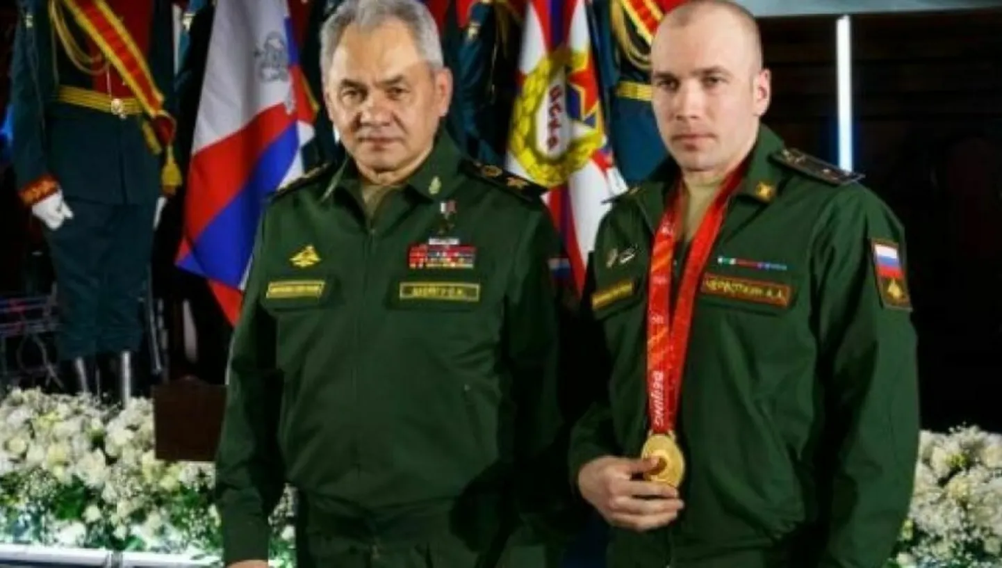 Aleksei Tšervotkin (paremal) koos Venemaa kaitseministri Sergei Šoiguga.