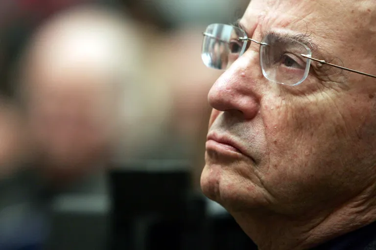 Izcilais grieķu kinorežisors Teodors (Teo) Angelopuls (1935-2012) Tesaloniku Starptautiskajā kinofestivālā 2004. gadā.