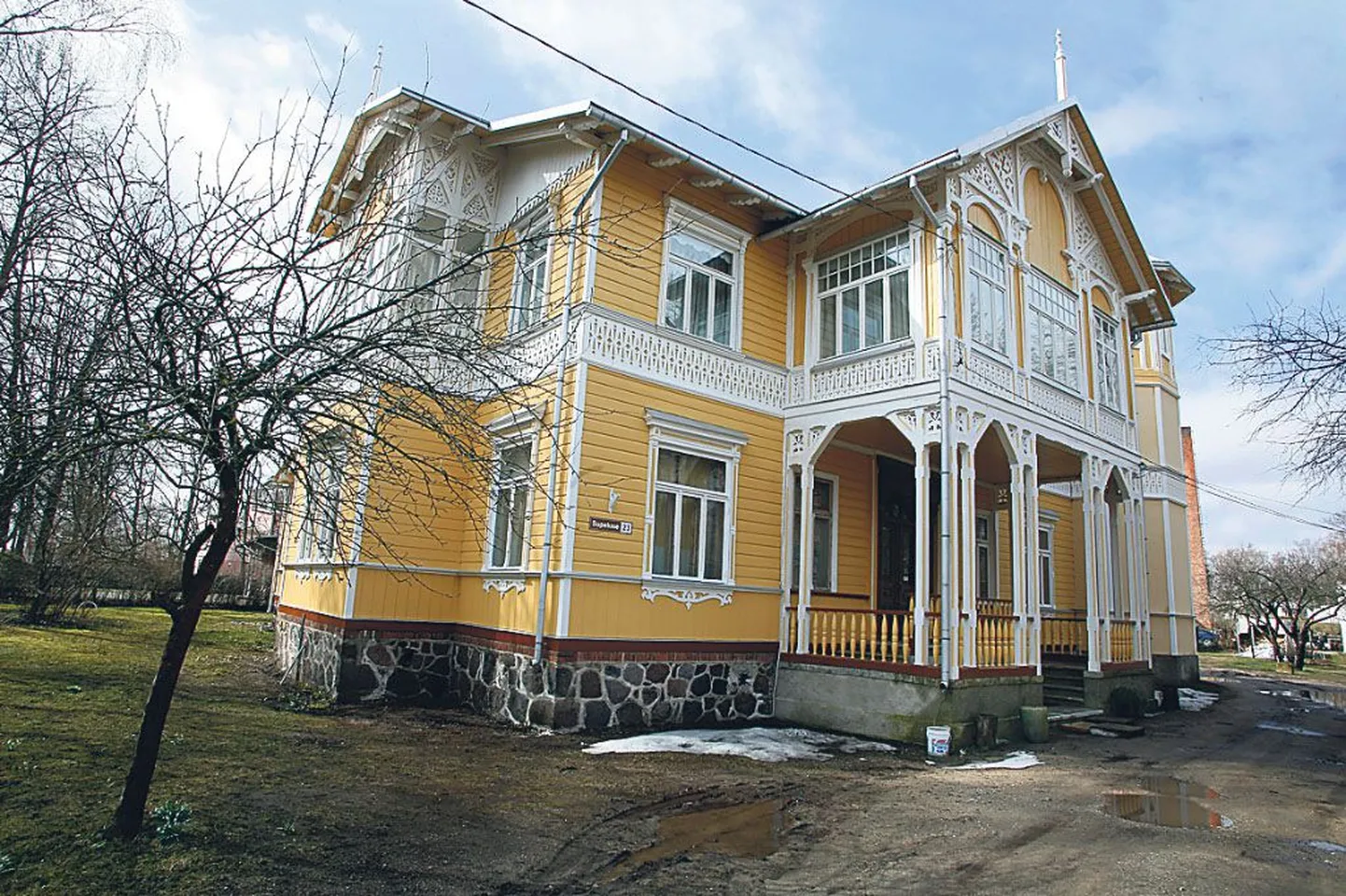 Supeluse 23 on tänava esinduslikem villa aastast 1896.