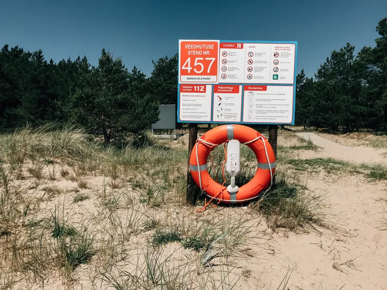 Veeohutusstend Mändjala rannas