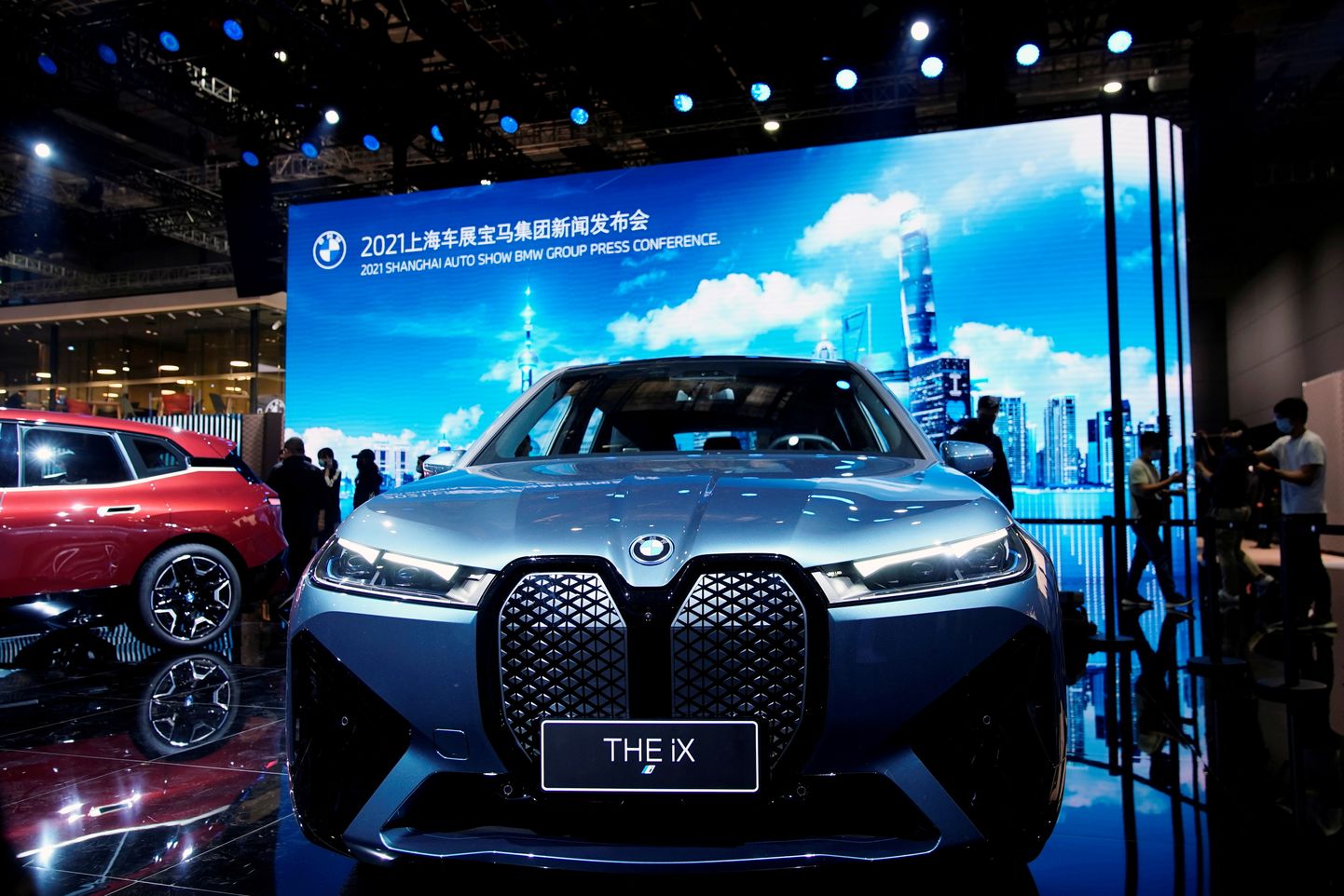 Elektriline BMW iX 19. aprillil 2021 Shanghai automessi meediaüritusel.