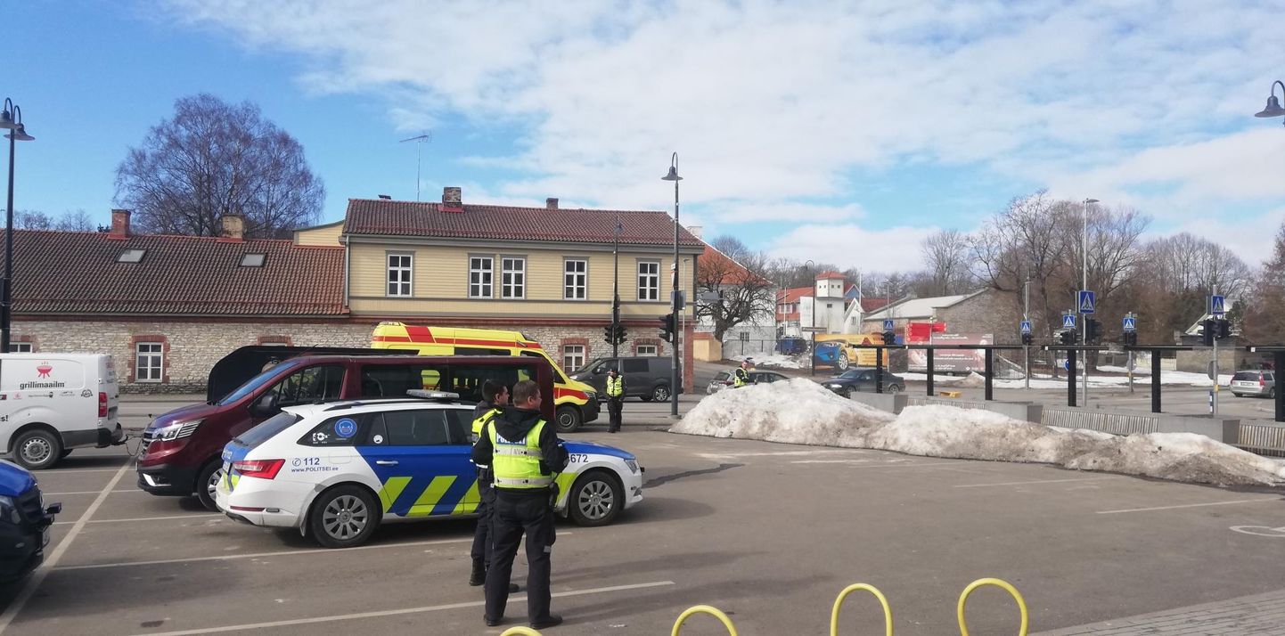 Õnnetus jalgratturiga juhtus Jakobsoni ja Tallinna tänava ristmikul Rakveres.