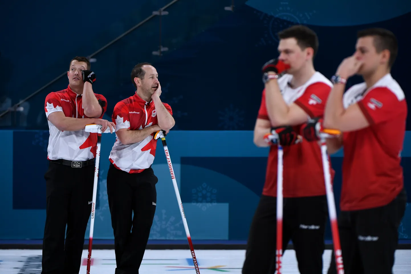 Curlingumängijad harrastamas mõttesporti.