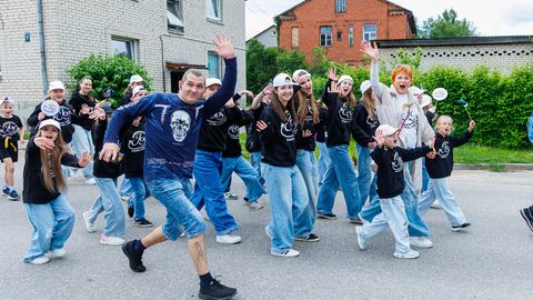 VIDEO ⟩ Vaata, kuidas kirev Valga-Valka festivaliparaad tänavad täitis!