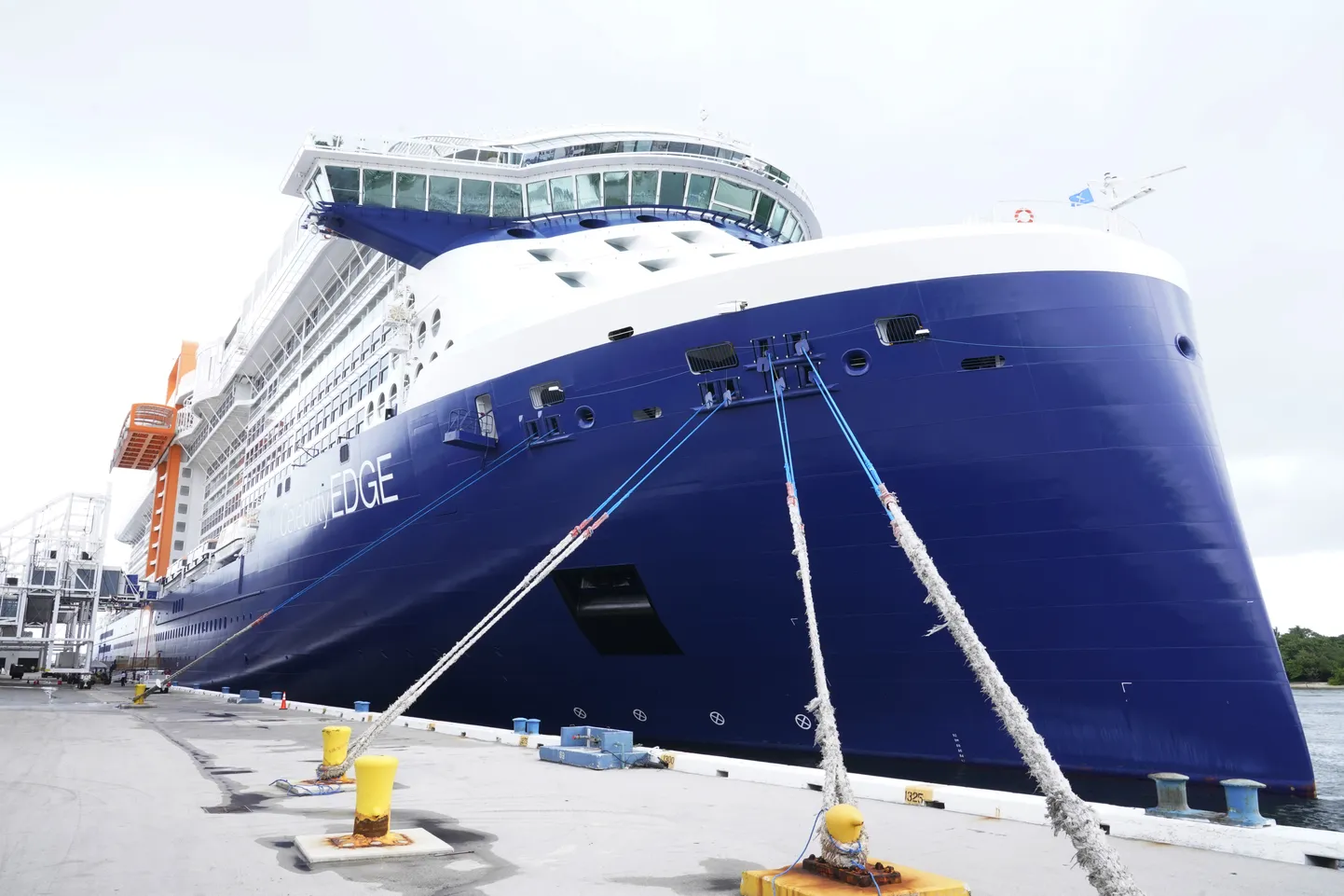 Ristluslaev Celebrity Edge kai ääres Port Everglades sadamas