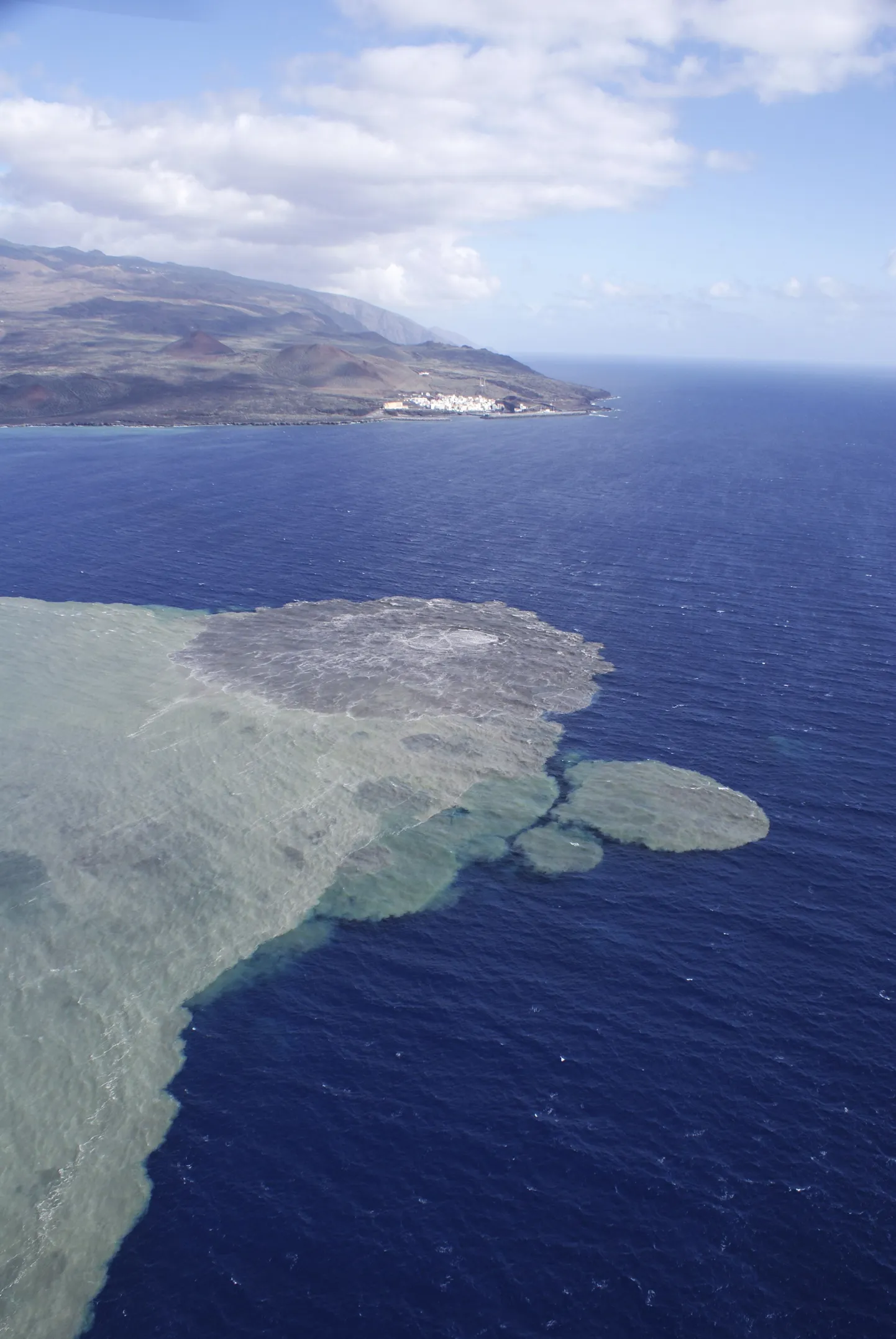 Kanaari saarestiku saare El Hierro lähedal värises maa