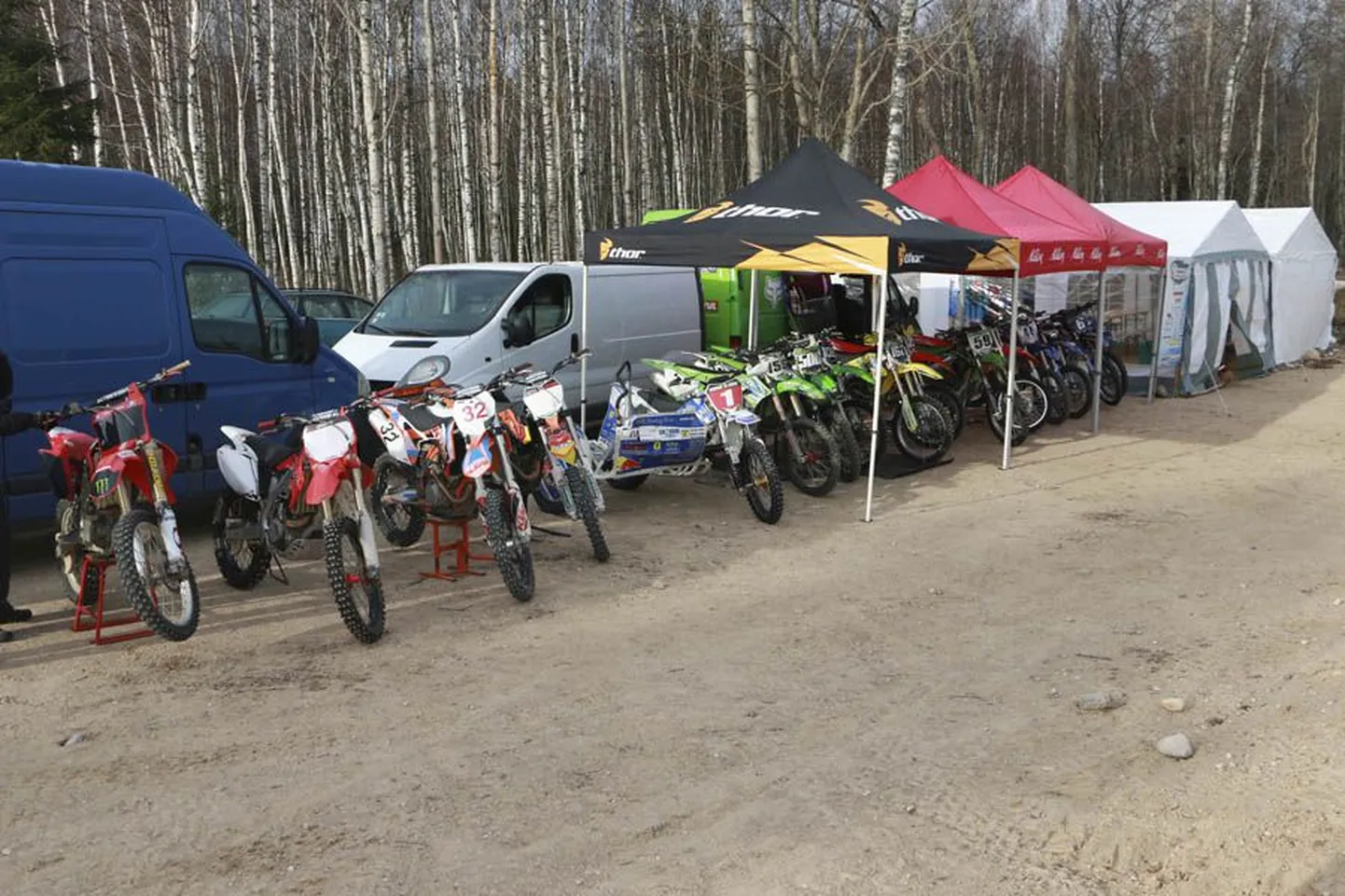 Karksi Racing Team toob vaba aja messile mootorrataste väljapaneku. Lisaks kohalikule motoklubile tutvustab aja sisustamise võimalusi 19 valla asutust. Foto on tehtud mullusel Karksi Racing Teami vaba raja päeval.
