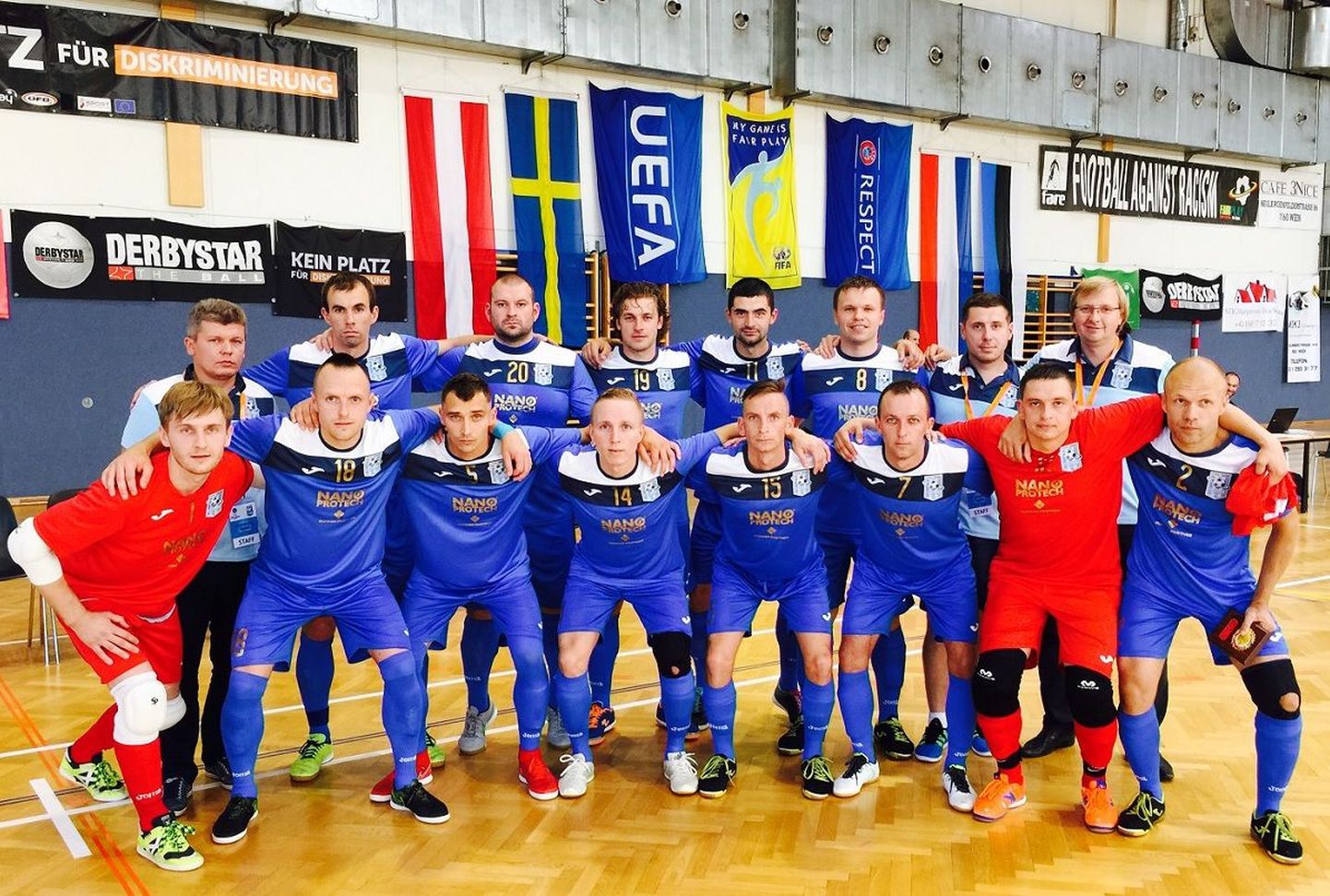 Таллиннский "Космос" на групповом квалификационном турнире Кубка УЕФА.