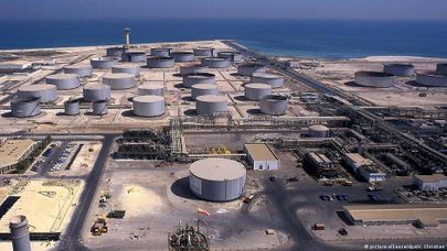 Крупнейшее нефтяное предприятие Саудовской Аравии в Рас-Таннуре на берегу Персидского залива