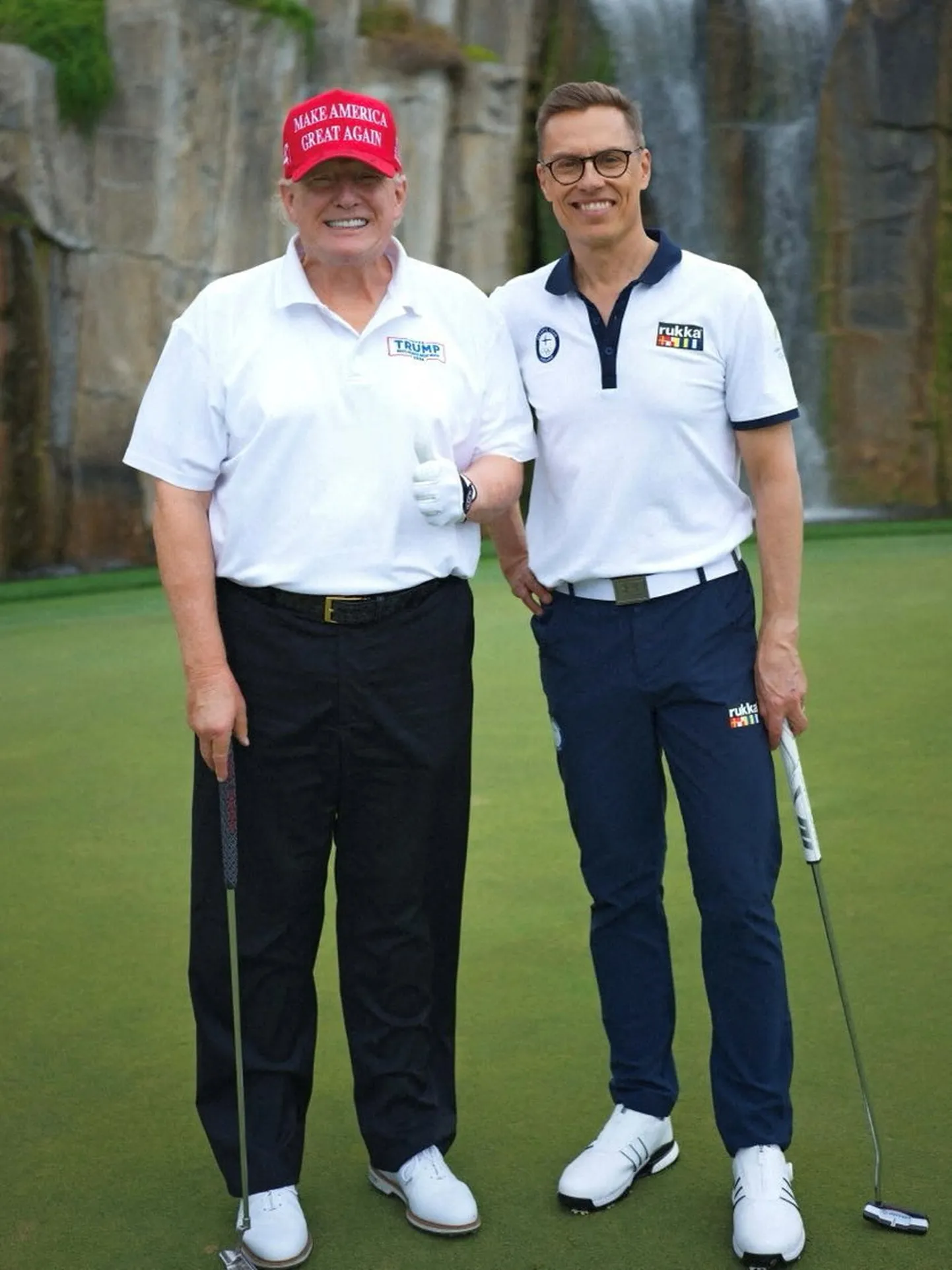 Trump ja Stubb golfi mängimas.