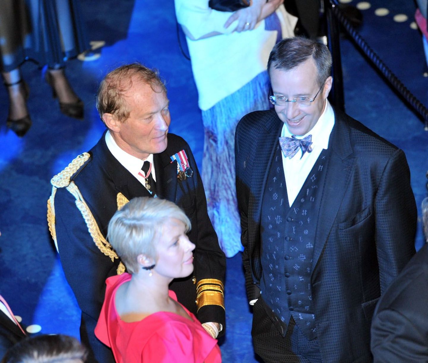 Briti viitseadmiral Charles Montgomery (keskel) ja Eesti president Toomas Toomas Hendrik Ilves möödunud reedel Lennusadama avamisel.