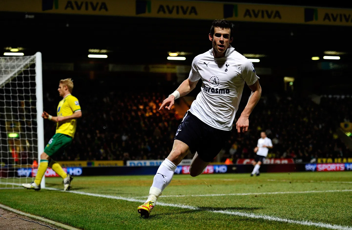 Tottenham Hotspuri ründaja Gareth Bale järjekordset väravat tähistamas.