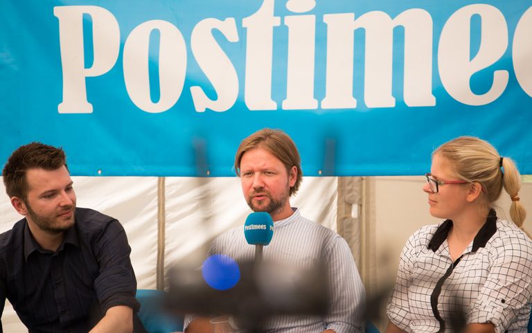 2015. aasta arvamusfestivalil arutles Maarja Punak koos Robert Kõrvitsa (keskel) ja ajakirjanik Toomas Randloga selle üle, kas sotsiaalmeedia kujundab ja kinnistab noorte maailmavaateid. 
