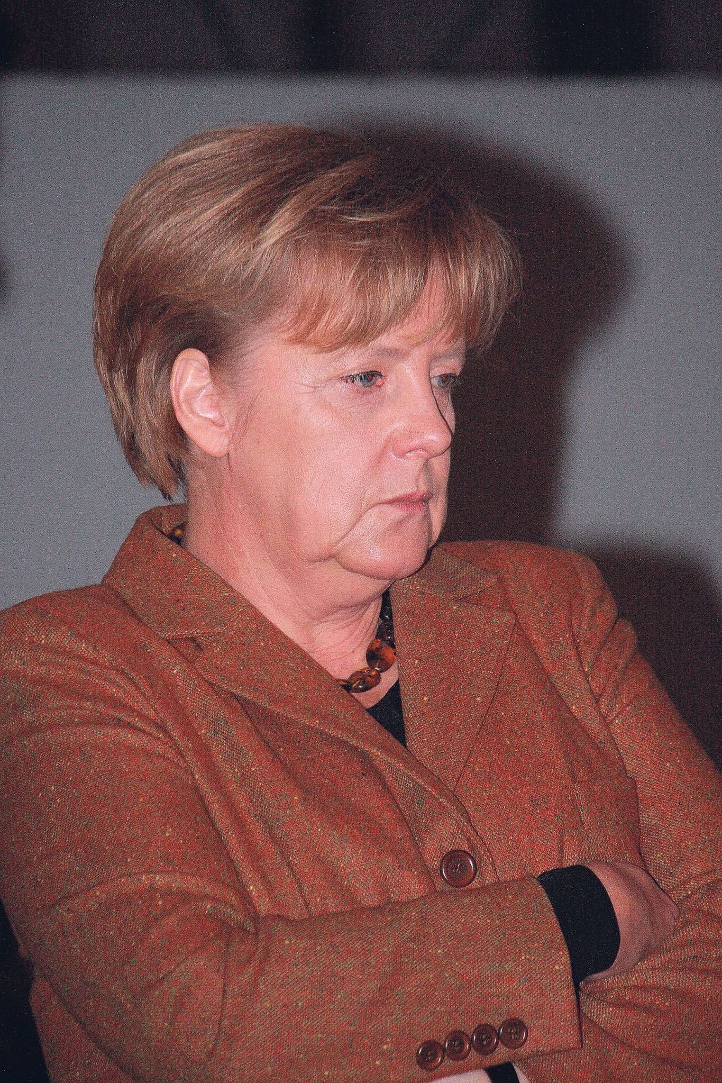 Angela Merkel: kriisitondi varjud seinal ja tüdimus ainitises pilgus.