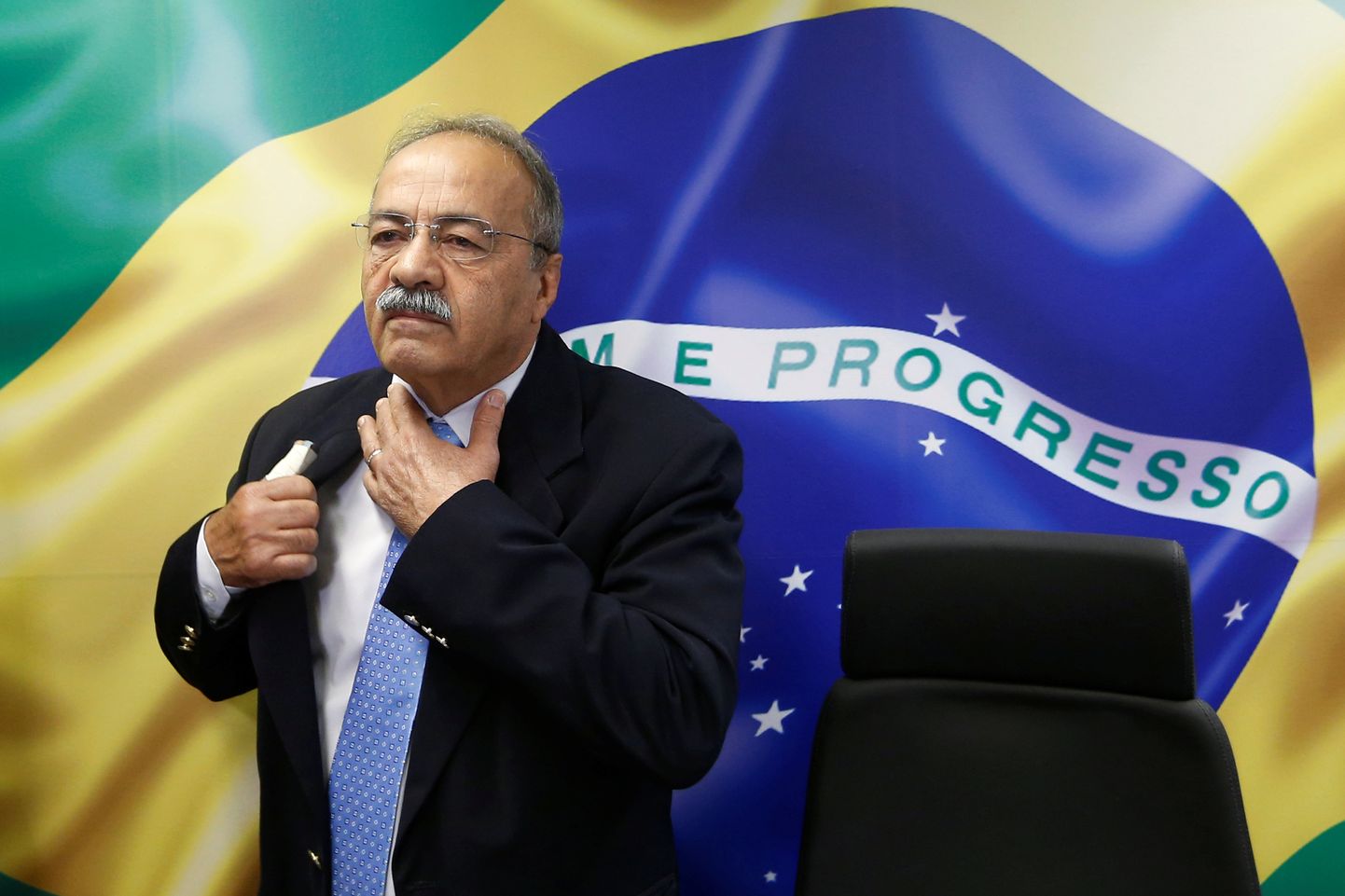Politsei tabas Brasiilia senaatori Chico Rodriguesi peitmas kahtlast rahapatakat oma aluspükstes.