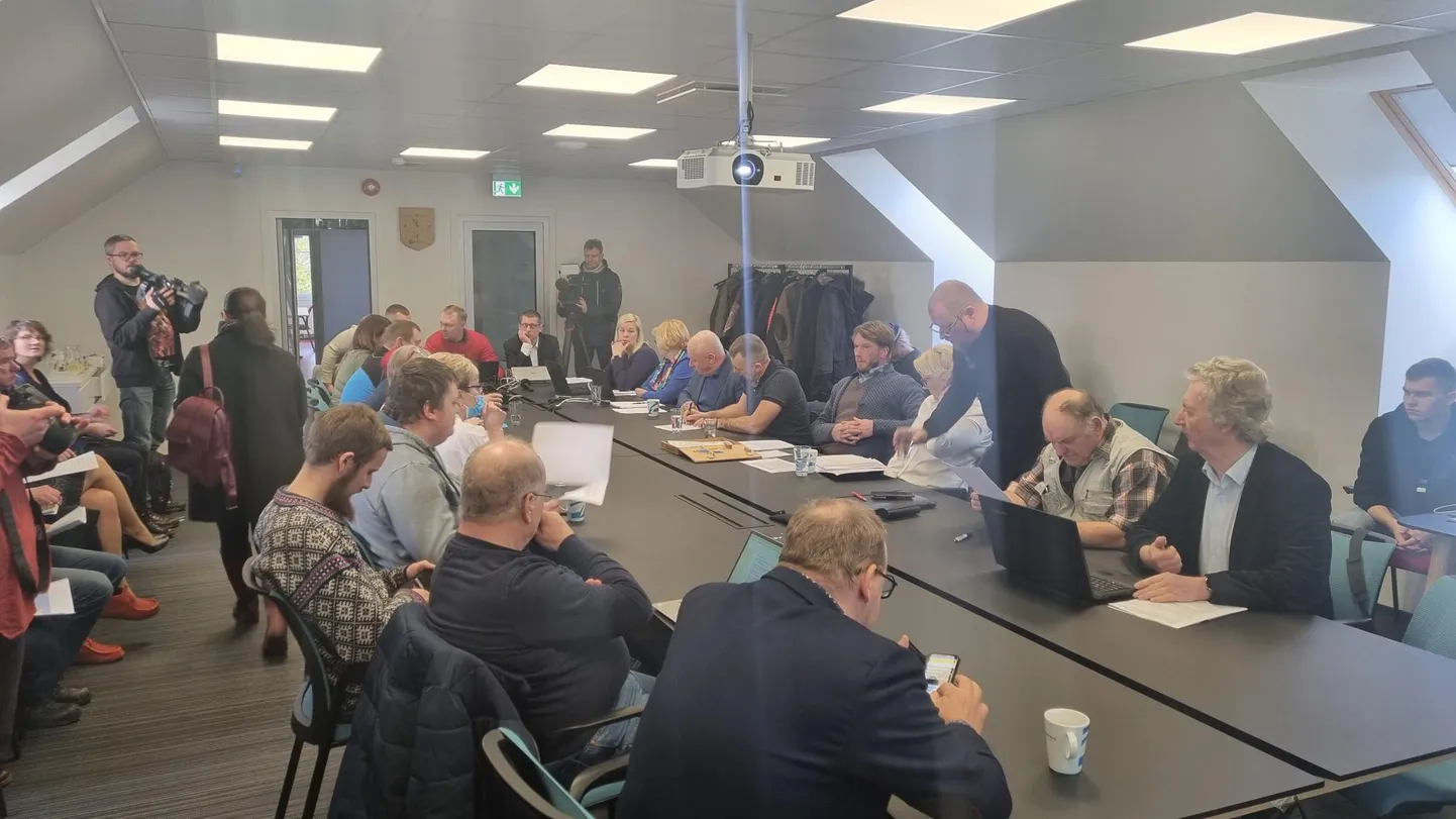 Tänase volikogu istungi põletavaim teema on valla koolivõrgu korrastamine.