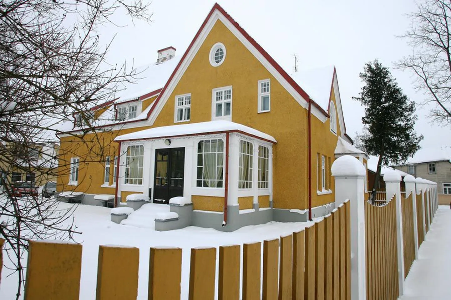 Inkeri on üle 15 aasta olnud Viljandi vanurite ja abivajajate aitamise keskus. Selleks jääb maja linnajuhtide selgituse järgi ka edaspidi, kuid varsti on seal uued töötajad ning abi antakse uue korra järgi.