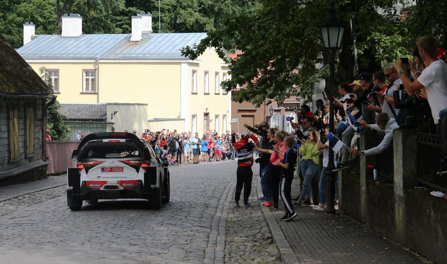 Rally Estonia meelitas eelmisel aastal Tartu ja Lõuna-Eesti teedele kümneid tuhandeid rallifänne. Tänavu on limiit pandud 16000 peale ja kõigil tuleb kanda maske.