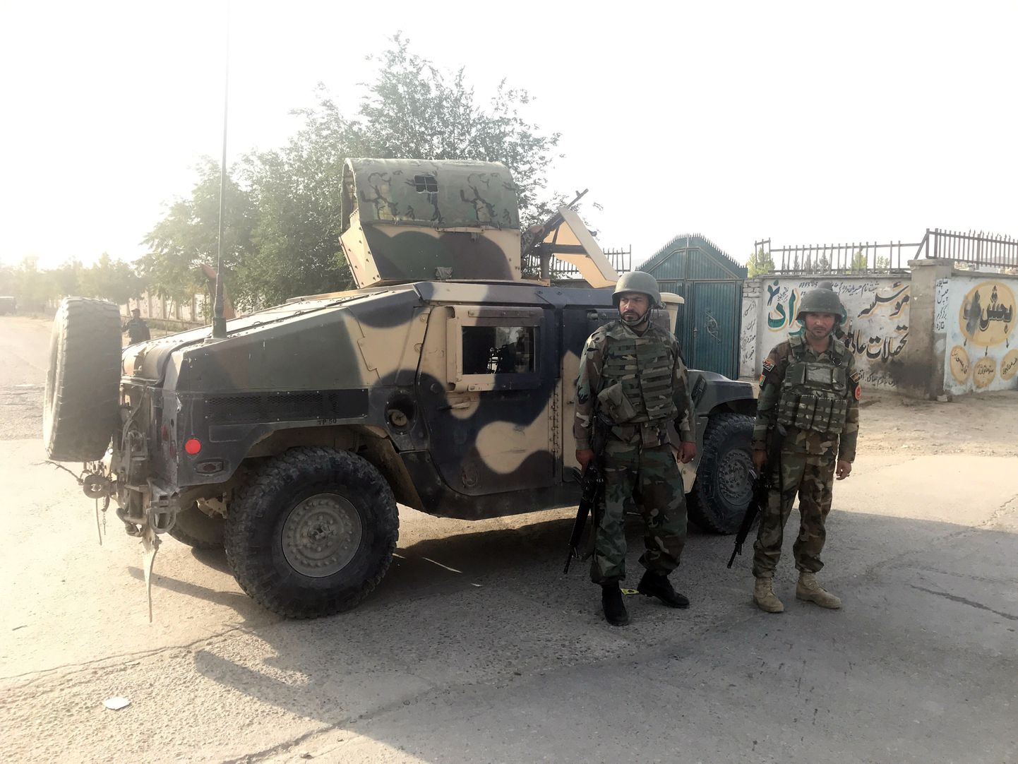 Afgaani sõdurid valvavad tänast rünnakupaika.