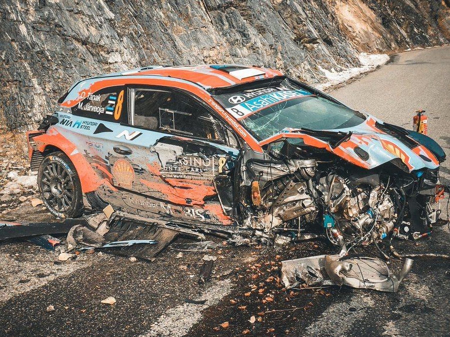 Ott Tänaku ja Martin Järveoja Hyundai sai Monte Carlos kõvasti kannatada. 