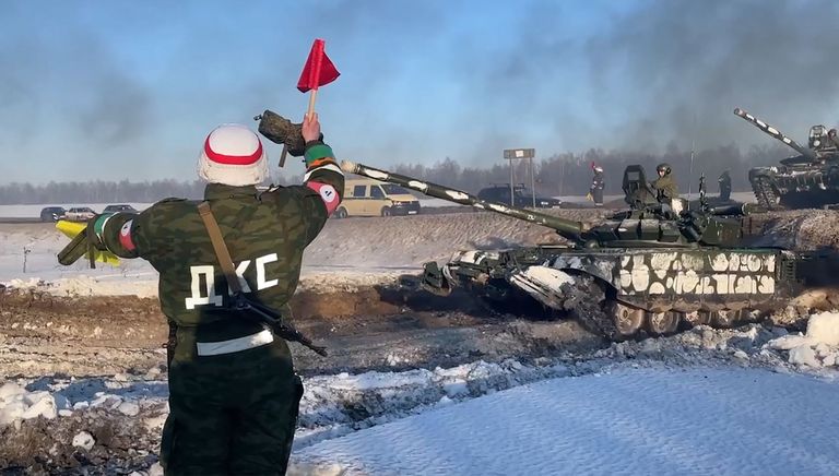 Venemaa kaitseministeeriumi avaldatud foto 15 veebruarist 2022, millel on näha Venemaa tanke Ukraina piiri lähedal toimunud õppusel