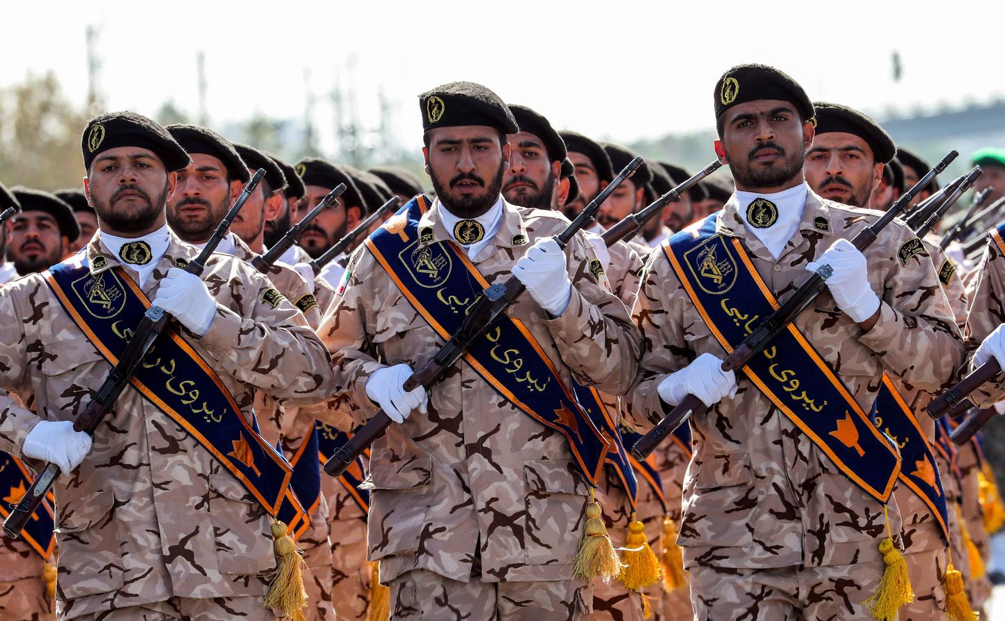 Iraani revolutsioonikaardi sõdurid paraadil.