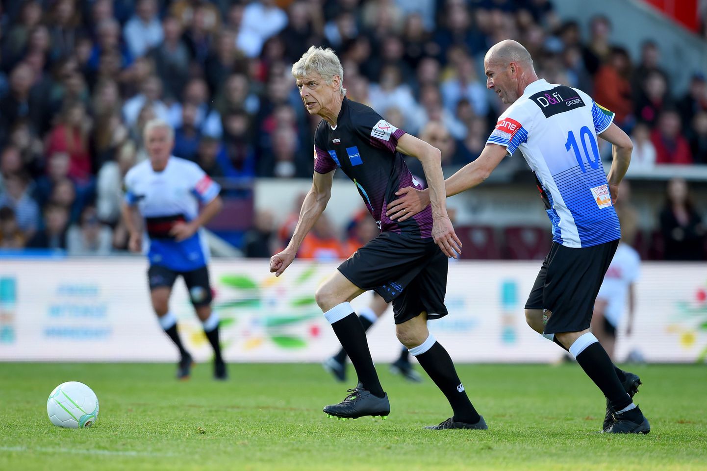 Prantusmaa jalgpallitreenerite Arsene Wengeri ja Zinedine Zidane'i duell.
