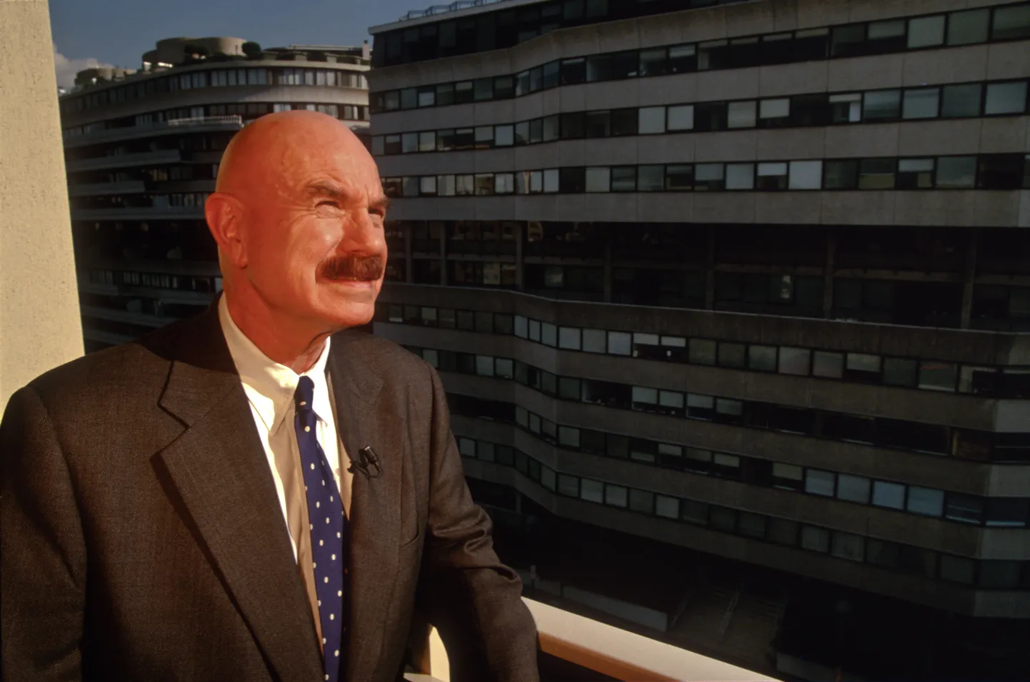 Watergate'i skandaali põhikuju Gordon Liddy 2005 Washingtonis Watergate'i kompleksis, kuhu 1972 tema juhtimisel demokraatide peakorterisse sisse murti ja pealtkuulamisseadmed paigaldati