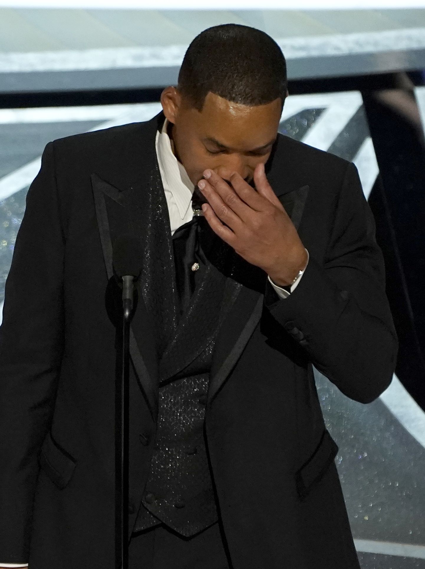 Актер Уилл Смит расплакался на церемонии вручения "Оскара"