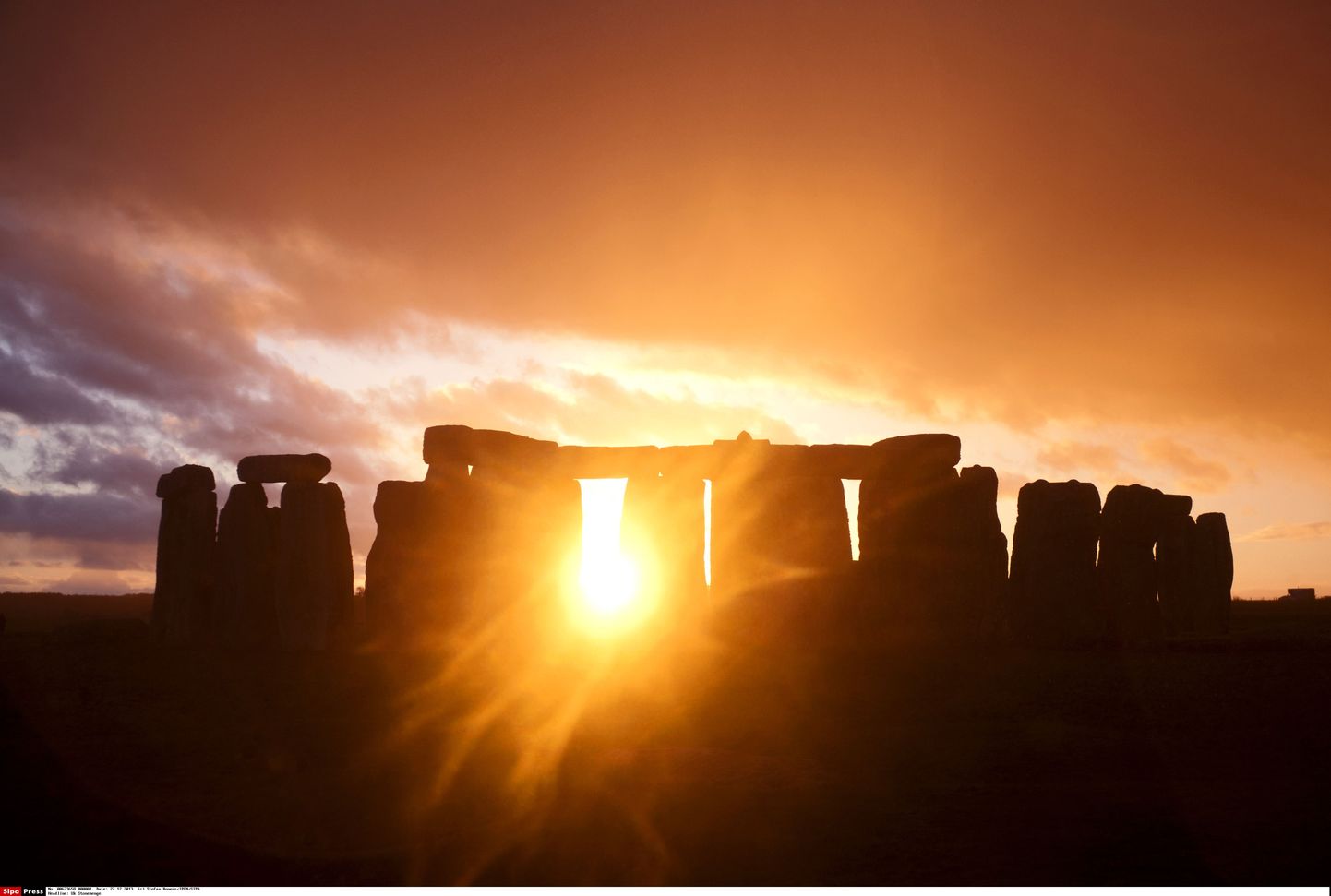 Talvise pööripäeva päikesetõus Suurbritannias Inglismaa Wiltshire'is asuvas megaliitehitises Stonehenge