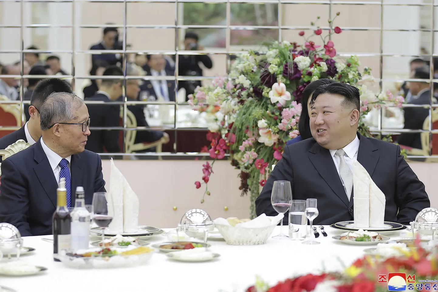 Põhja-Korea liider Kim Jong-un kohtumisel Hiina kongressi aseesimehe Li Hongzhongiga Põhja-Korea pealinnas Pyongyangis, 28. juulil 2023. a.