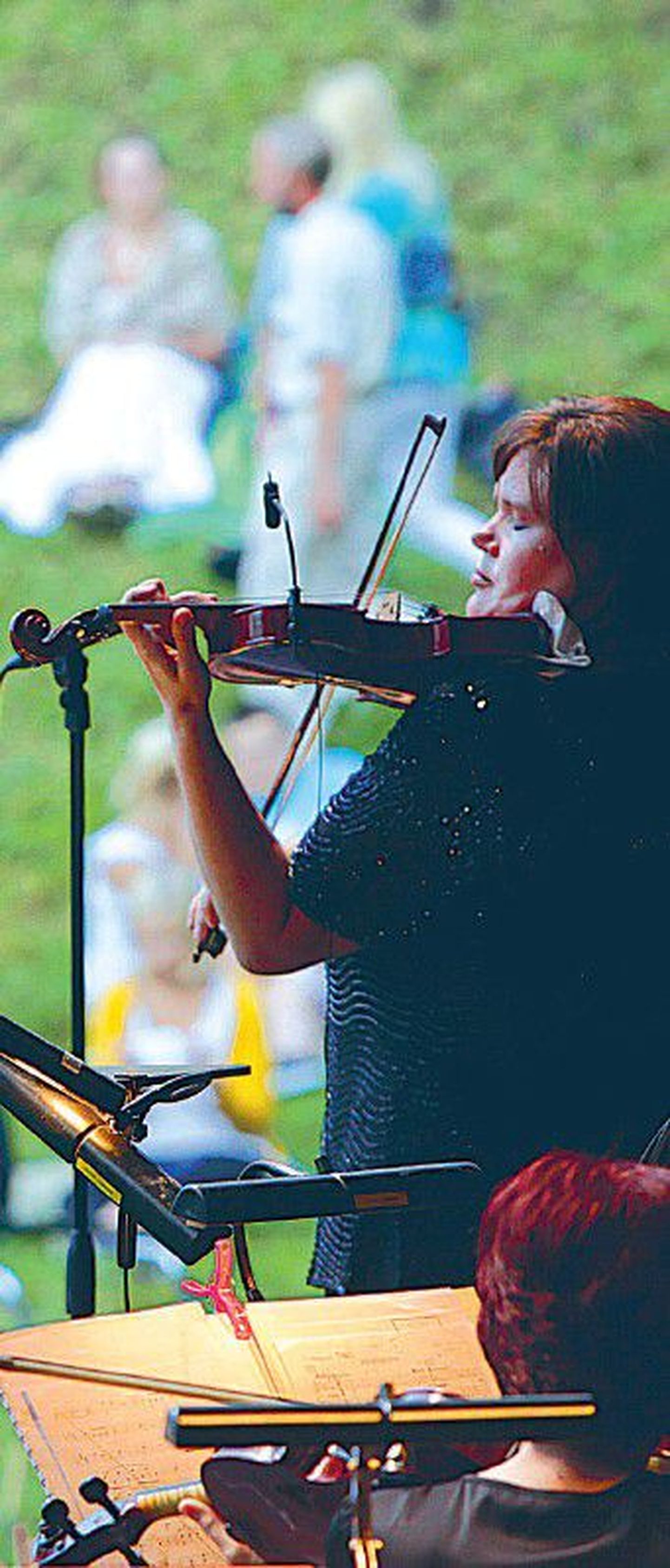 Kristel Eeroja-Põldoja (42) mängis kontserdil Kassitoome orus solistina Jules Massenet’ meditatsiooni ooperist «Thaïs».