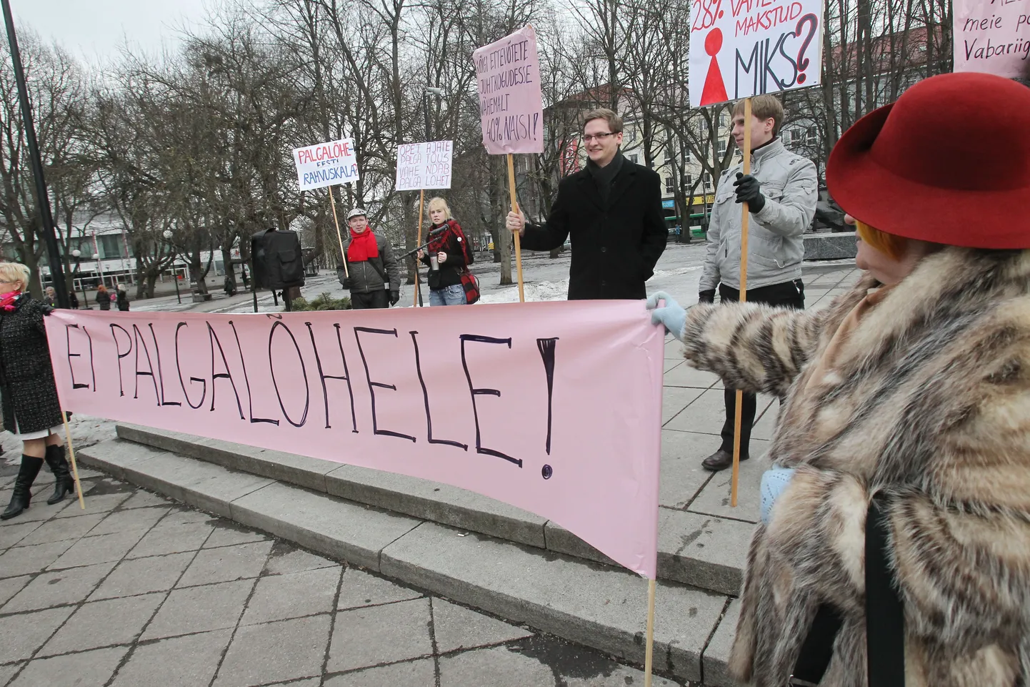 Naiste ja meeste palgalõhe vastane pikett 2015. aastal.
