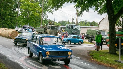 Galerii ⟩ Audru osavallapäevad avas vanade sõidukite paraad