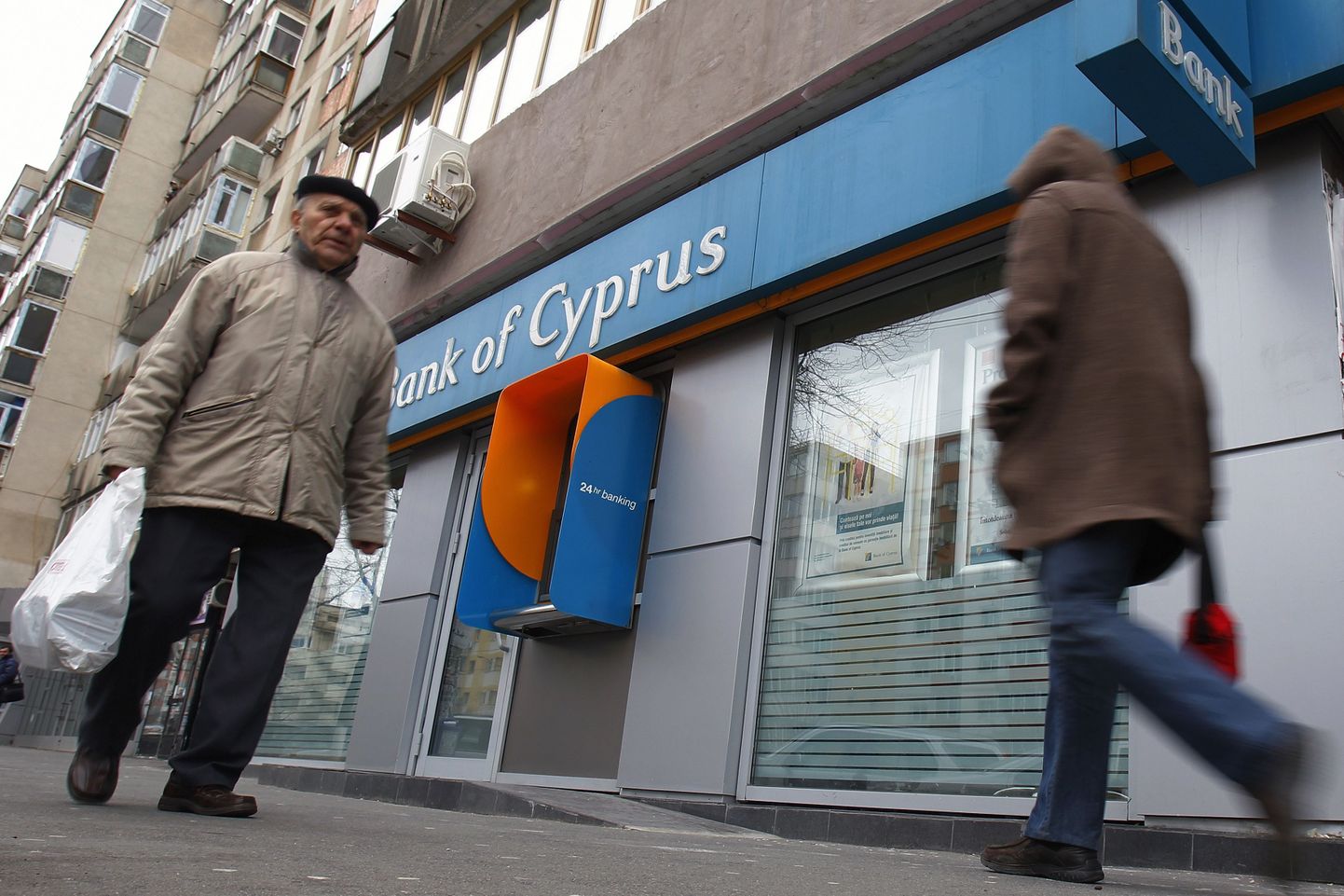 Küprose suurima panga juht astus tagasi.