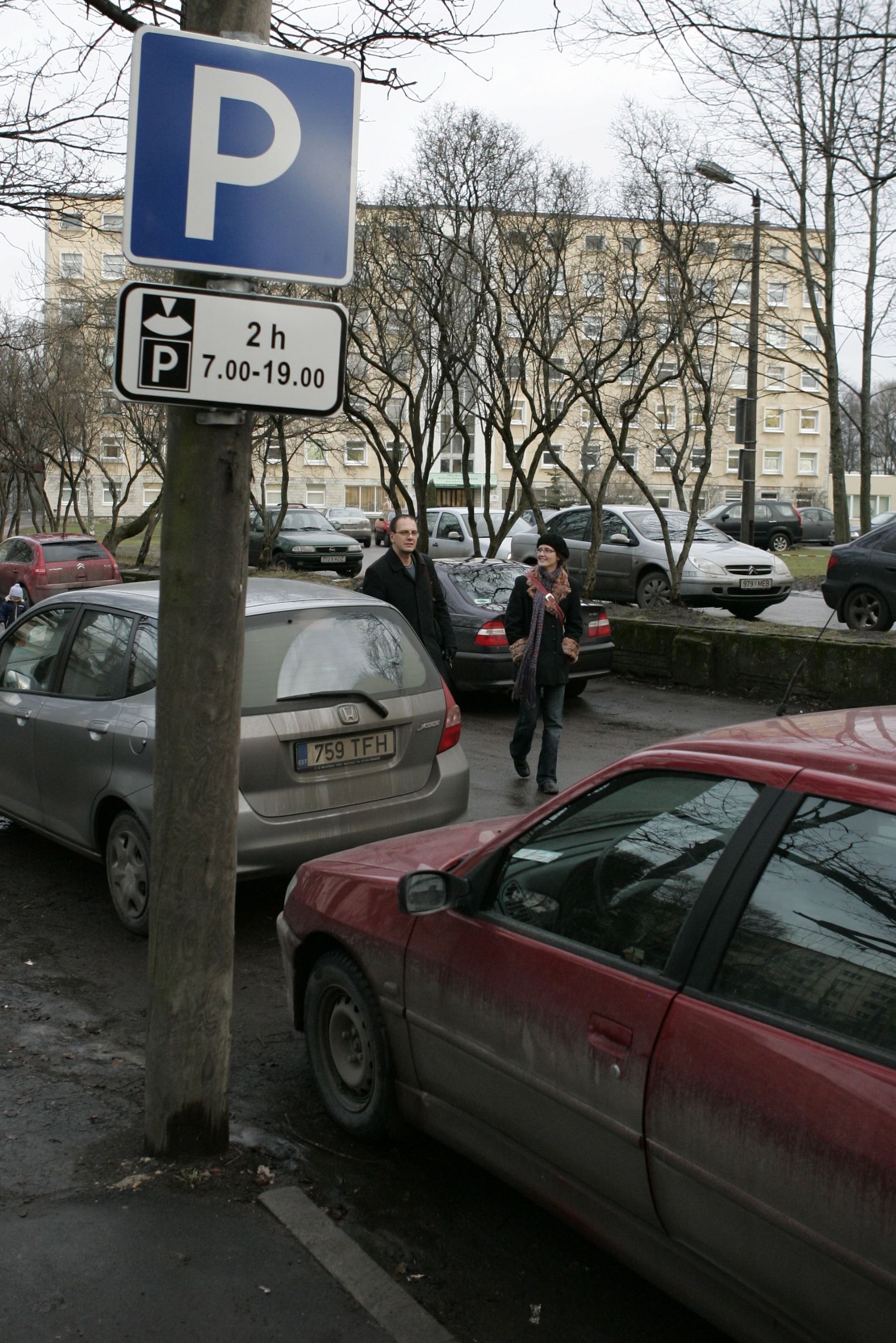 Parkimiskorraldus Ida-Tallinna keskhaigla juures.