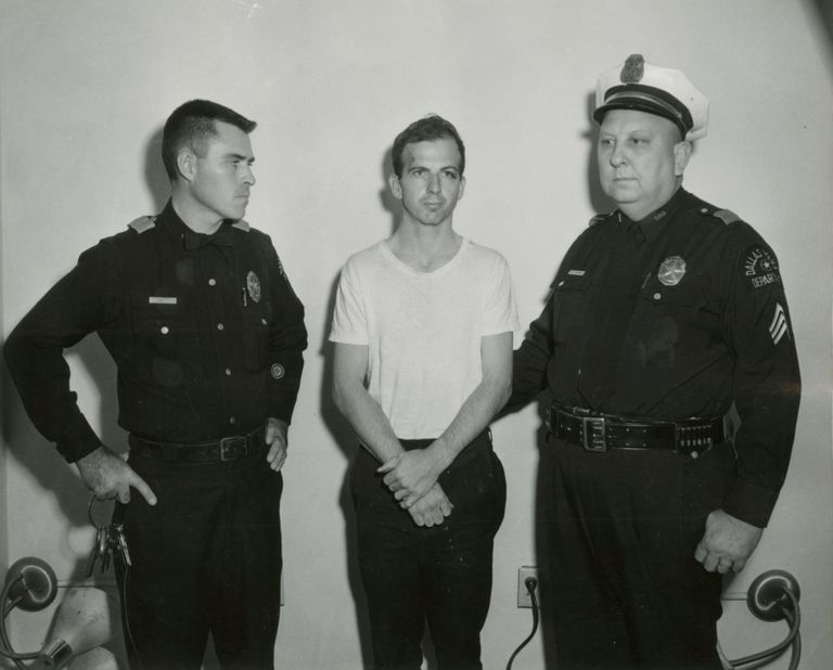 Kennedy mõrva järel vahistatud Lee Harvey Oswald.