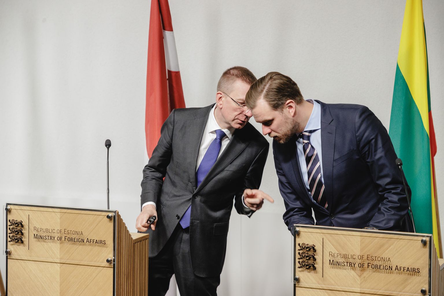 Министр иностранных дел Латвии Эдгар Ринкевич и глава МИД Литвы Габриелюс Ландсбергис в Таллинне. Апрель 2022 года.