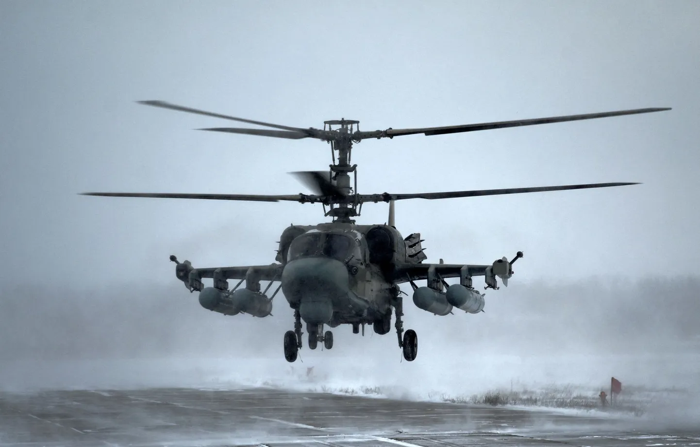 Vene õhuvägi luure- ja ründekopterit testimas.