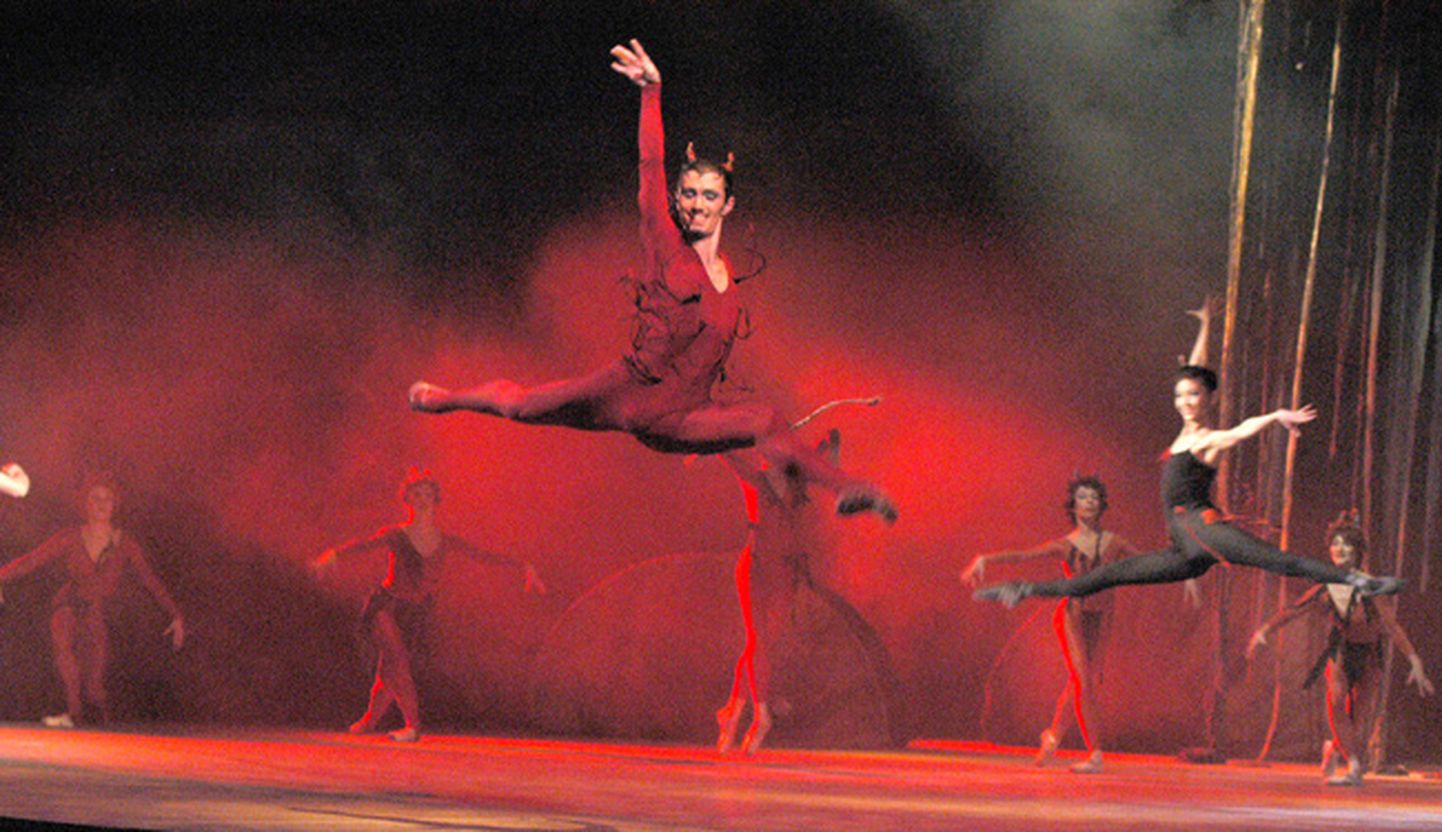 "Maailma loomise" on lavastanud Moskva klassikalise balleti teatri juhid - Vladimir Vassiljev ning Moskva Suure teatri endine täht, kuulsa Maria Semjonova õpilane ja mantlipärija Natalja Kassatkina.