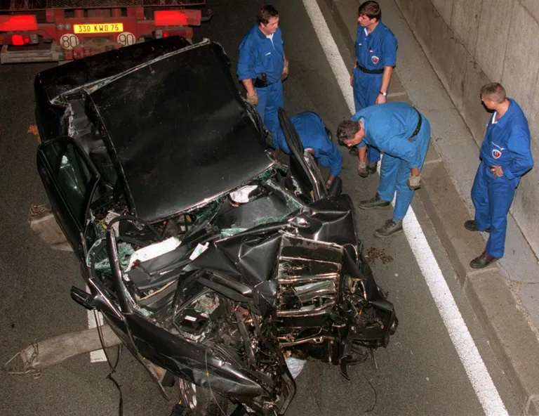 Printses Diana ja ta kaaslaste auto vrakk Pariisi Pont d'Alma tunnelis