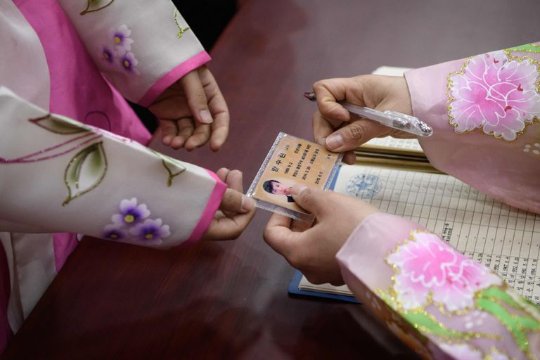 в Северной Корее выбирают новый парламент. (Photo by Ed JONES / AFP)