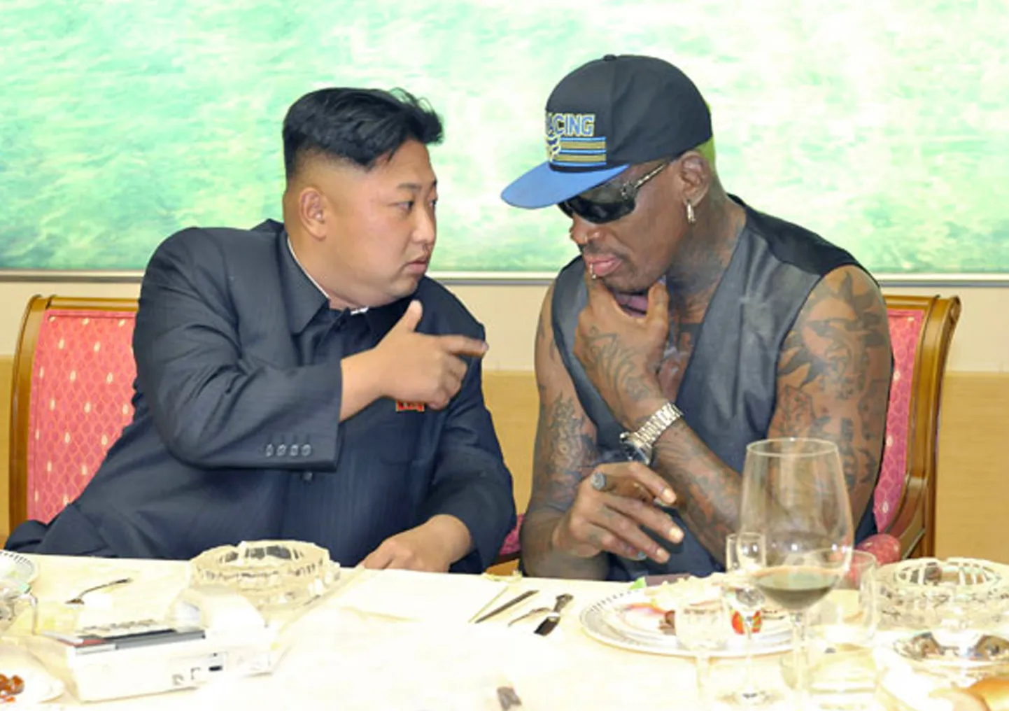 Kim Jong-un ja Dennis Rodman õhtusöögil.